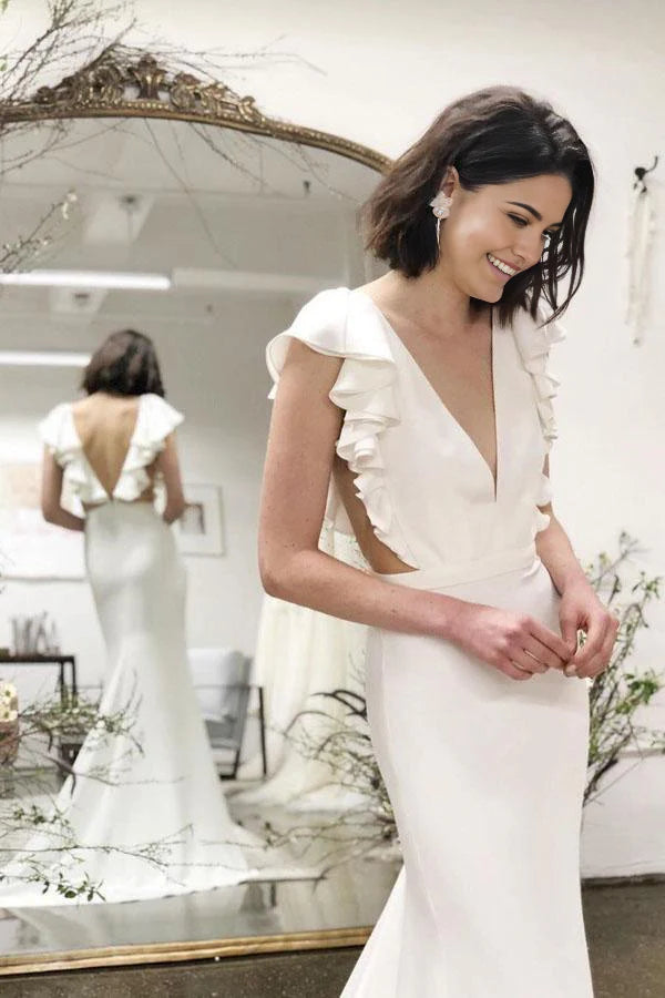 Vestido de novia de sirena con mangas cortas, escote en V, espalda descubierta y volantes